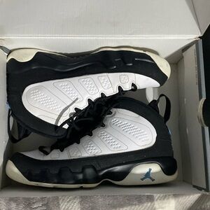 Jordan 9 University Blue 2020
SIZE 7Y
BOX MID CONDITION